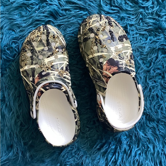 CROCS Camouflage Clogs with Beaded Details - Picture 9 of 9